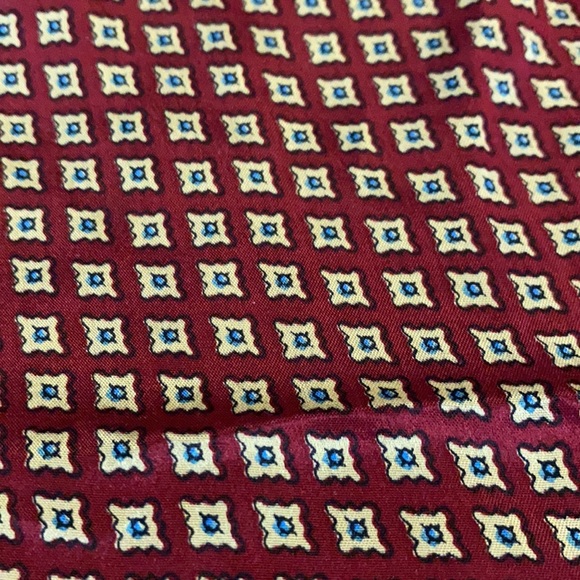 Vintage 80s Style maroon silky scarf - Picture 3 of 6